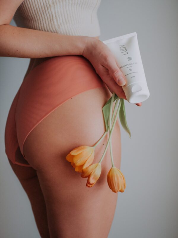 Sensitive Intimate Wash, 140ml - Image 2